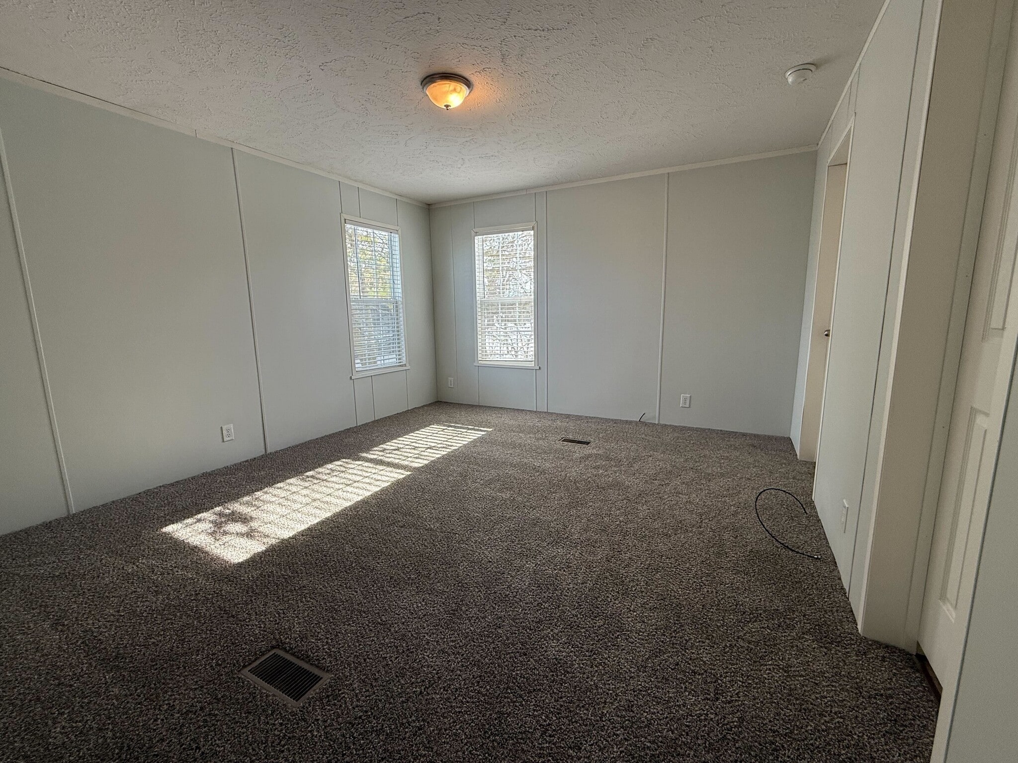 Building Photo - 12528 Apple Ln