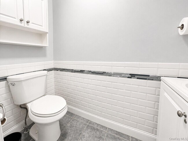 Building Photo - 802 Sara Cir