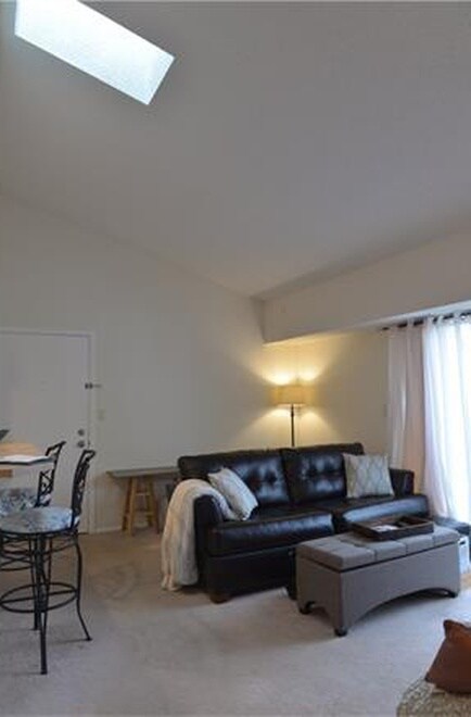 Building Photo - 2110 Aspen Dr