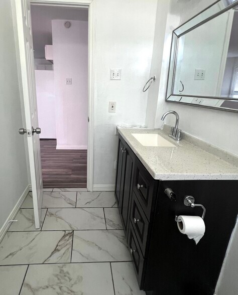 Building Photo - 421 W Grubb Dr