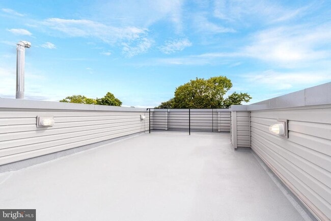 Building Photo - 103 E Duval St