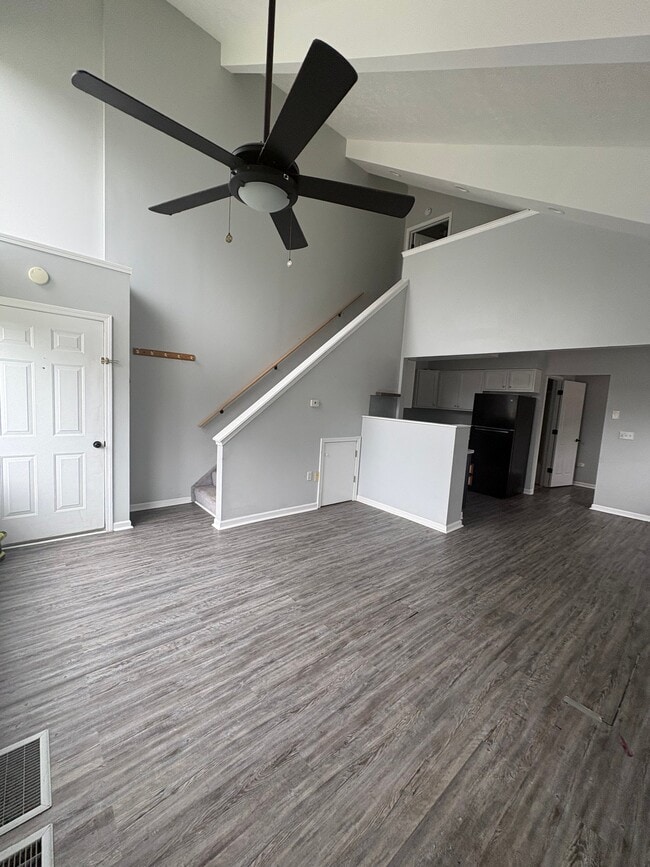 Building Photo - 2001 Davidson St