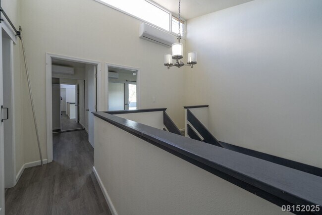 Building Photo - 3 Bed 3 Bath in Laulea Townhomes