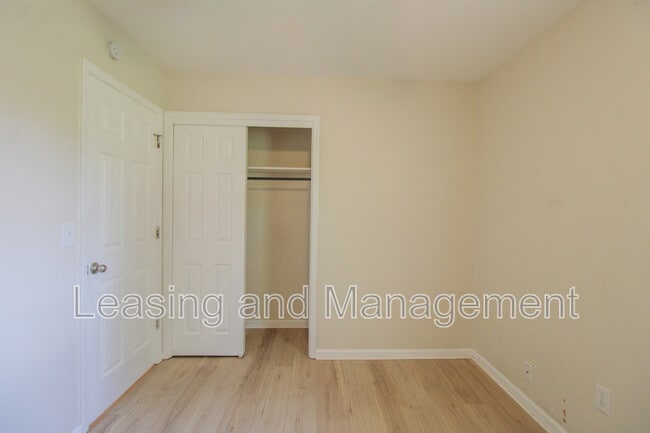 Building Photo - 305 Millcreek Dr