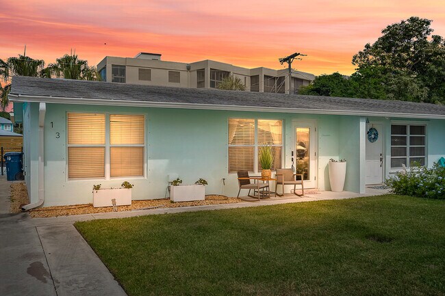 Building Photo - 13 SE Sailfish Ln