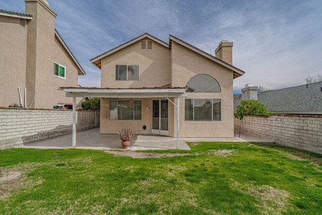 Building Photo - Spacious 3-Bedroom Home with Large Backyard on a Cul-de-Sac in Saugus!