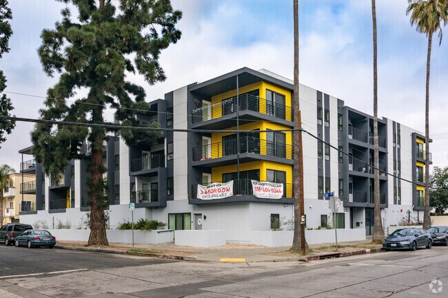 Building Photo - Celeste