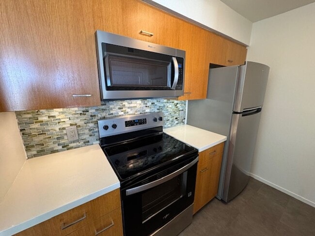 Building Photo - Steps from Alamitos Beach! Modern 1 bed 1 ...