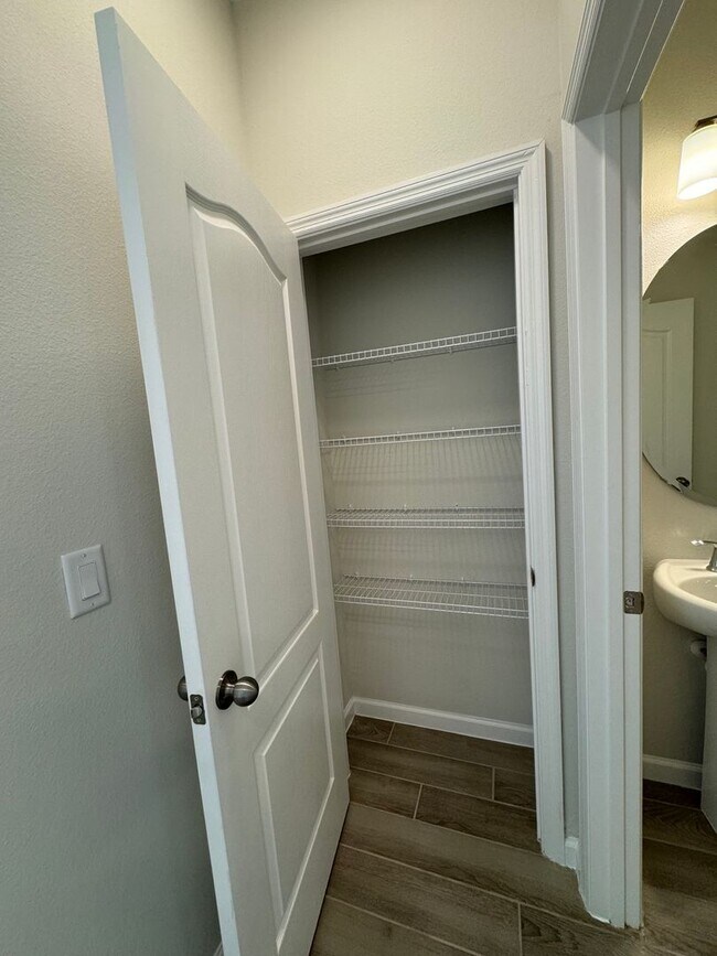Building Photo - GATED 3 BEDROOM, 2.5 BATHROOM IN OVIEDO