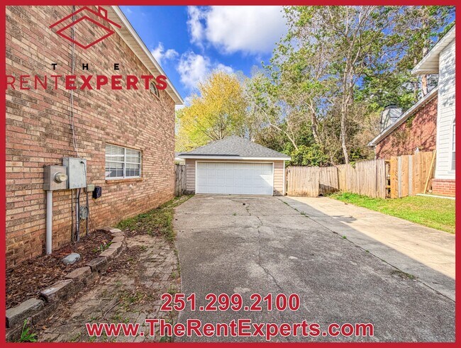 Building Photo - 7210 Ashmoor Dr N