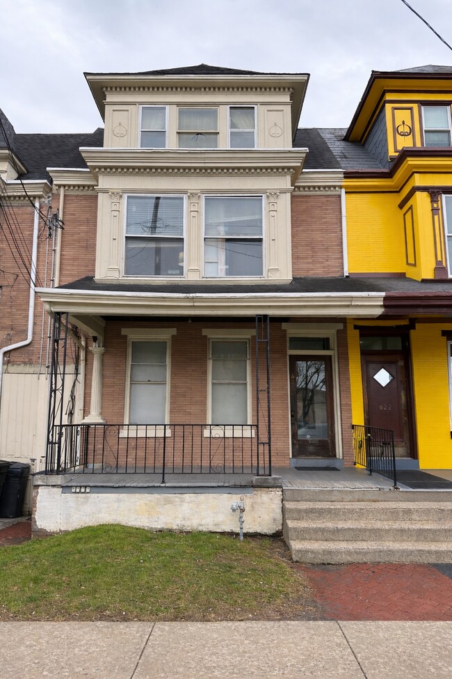 Building Photo - 624 E King St