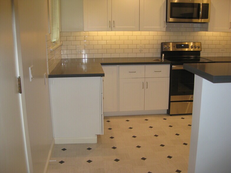 Building Photo - 300 Bocana St