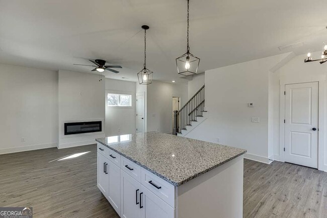 Building Photo - 585 Clayton St