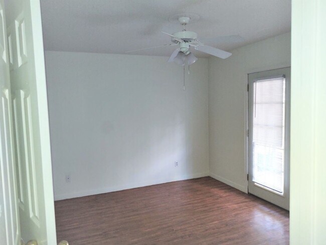 Building Photo - 908/910-910 Allen St