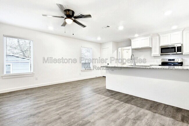 Building Photo - 319 E Hull St