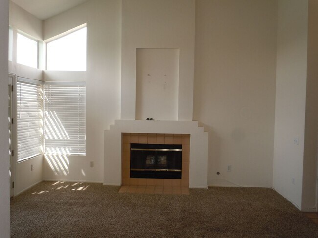 Building Photo - Great family home on a cul-de-sac