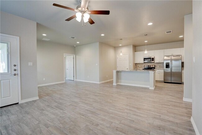 Building Photo - 381 County Rd 306