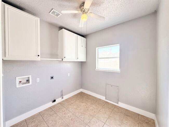 Building Photo - 5709 Parkwood Trail