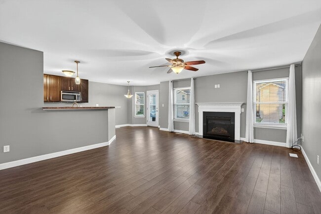 Building Photo - Charming 4-Bedroom Home in Springhurst Com...