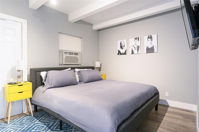 Building Photo - 1020 N Victoria Park Rd