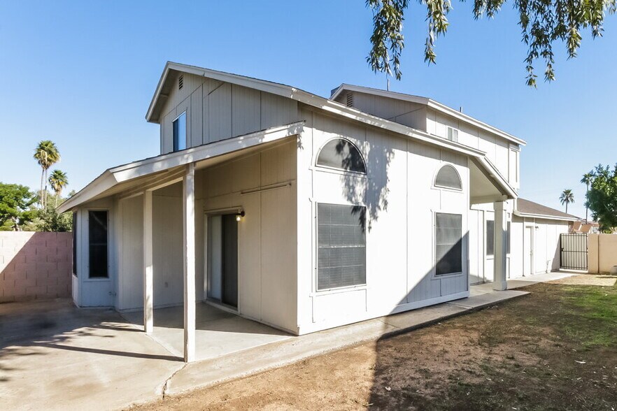 Building Photo - 1915 S 39th St