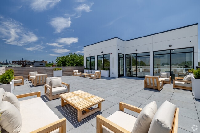 Rooftop Outdoor Patio - Parc West