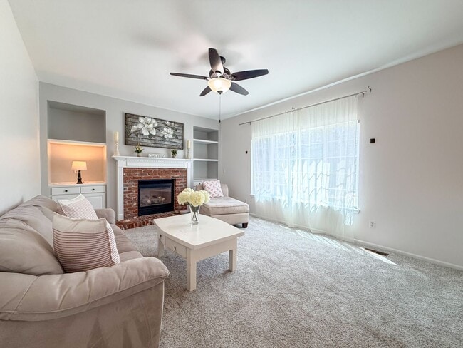 Building Photo - Beautiful, Spacious Home in Highlands Ranch