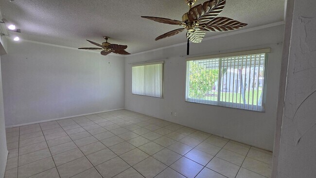 Building Photo - 7002 NW 71st Ave