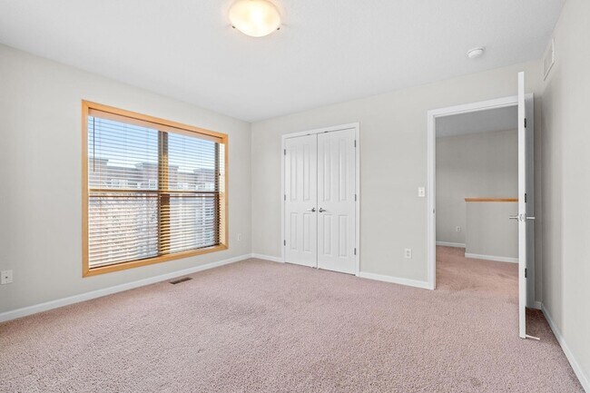 Building Photo - 731 Mercer St