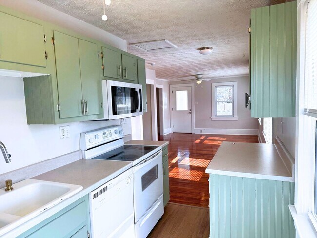 Building Photo - East AVL - Renovated Oakley Bungalow