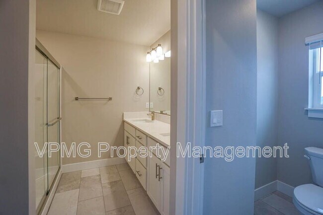 Building Photo - 2347 E Otter Lp