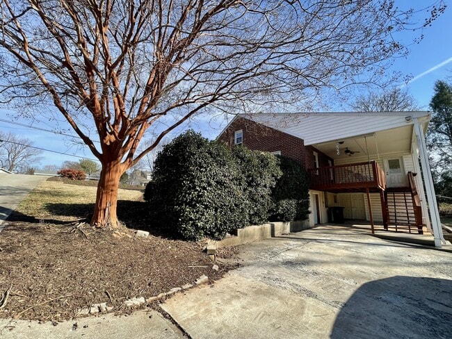 Building Photo - 2421 Old Forest Rd