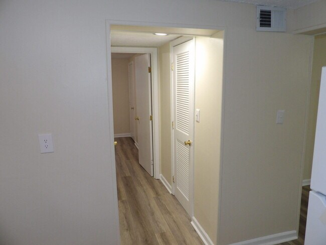 Building Photo - 307 Henry St