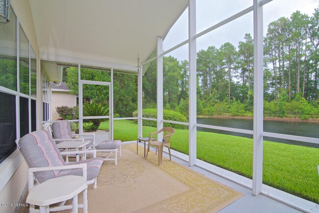 Building Photo - 9166 Spindletree Way