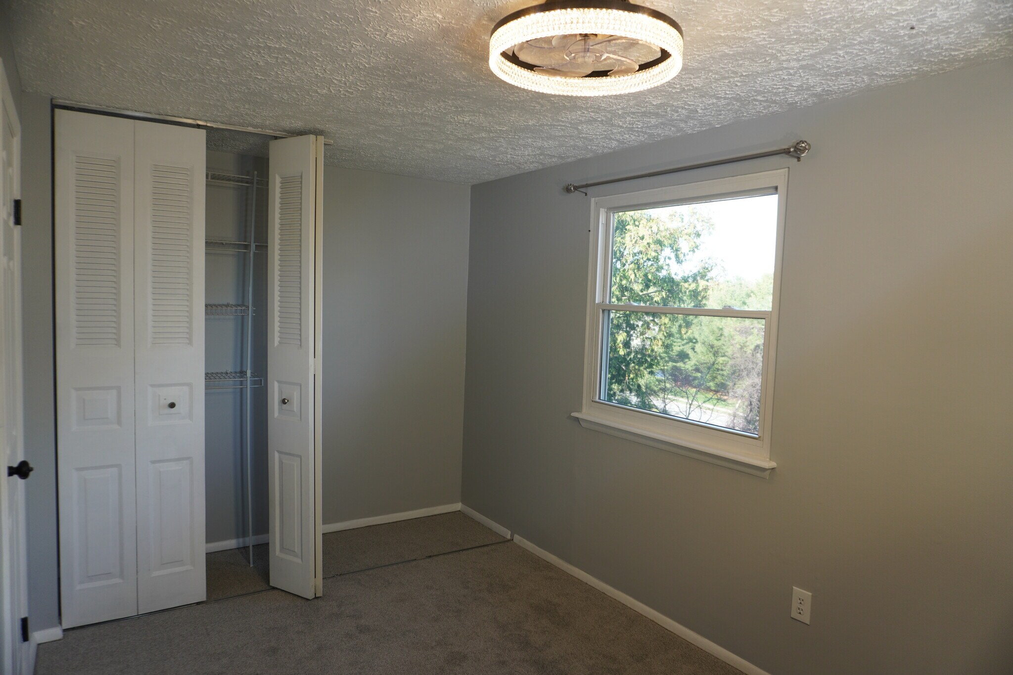 Building Photo - 25 Stillwood Cir