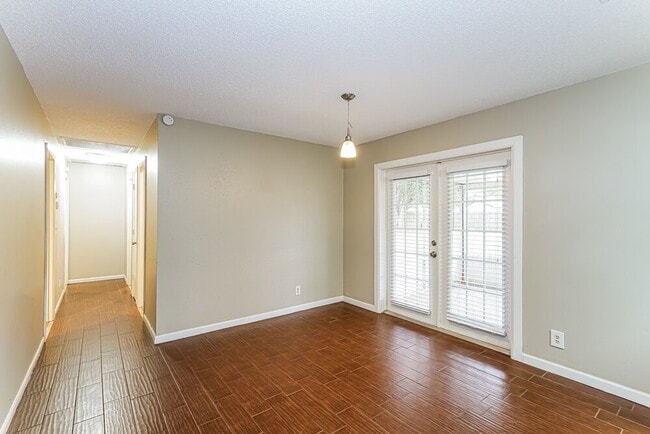 Building Photo - 3804 Hill N Dale Pl