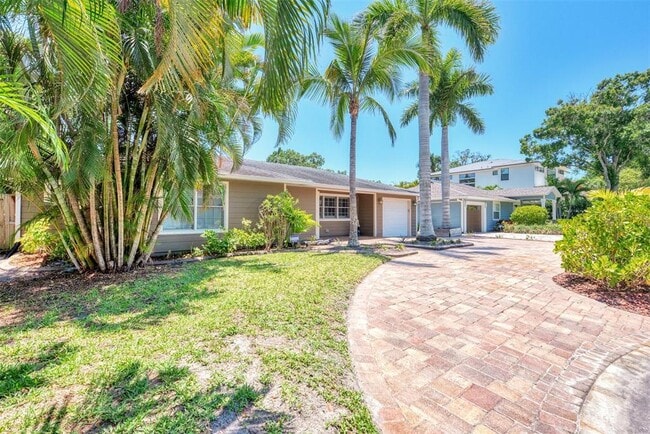 Building Photo - 1894 Loma Linda St