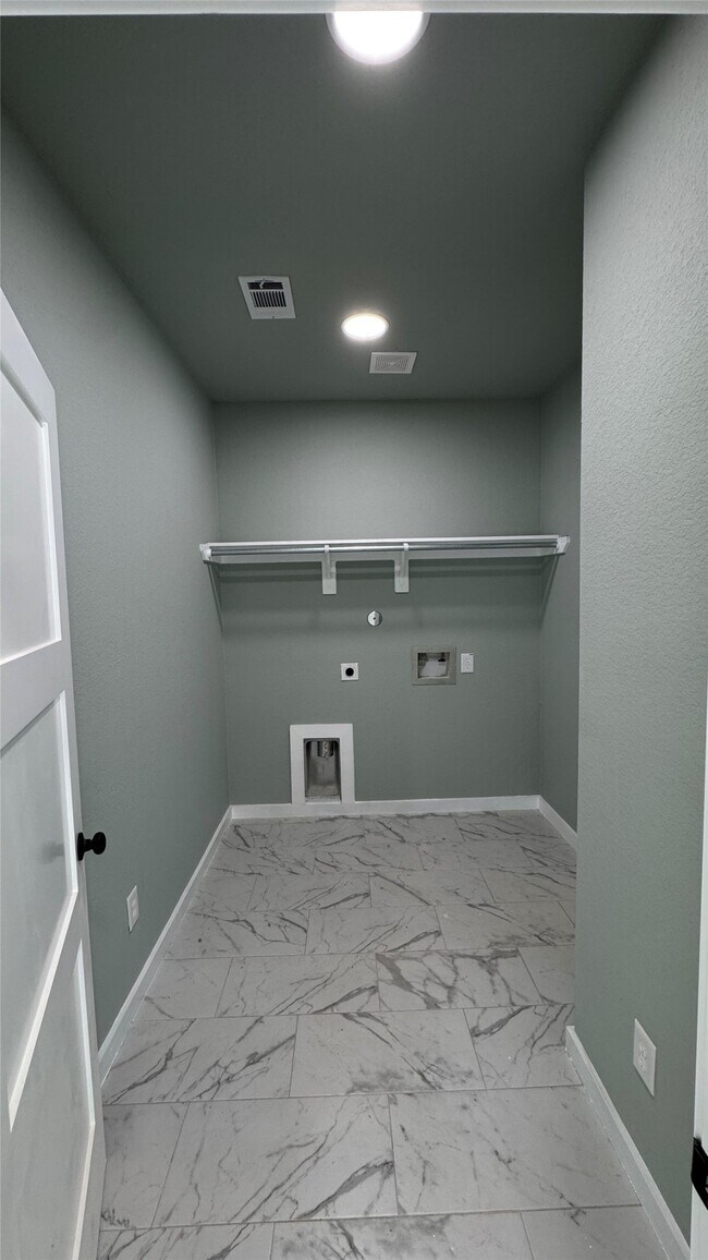 Building Photo - 129 S 10th St