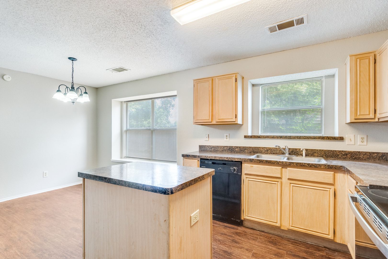 Building Photo - 1533 Collin Dr