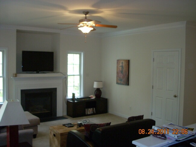 Building Photo - 4000 Oakleaf Rd