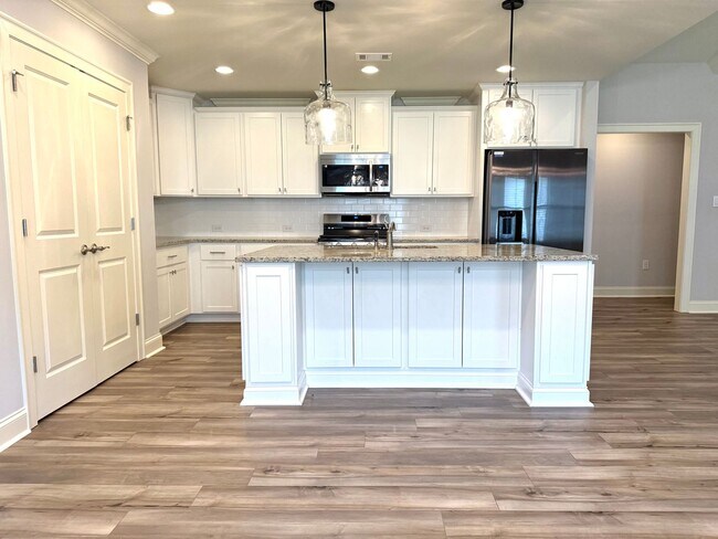 Building Photo - Wonderful 4 bedroom home