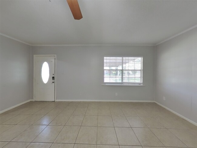 Building Photo - 411 E Carby Rd