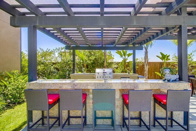 Building Photo - RENT SPECIAL | Large Estate with Resort-Style Amenities