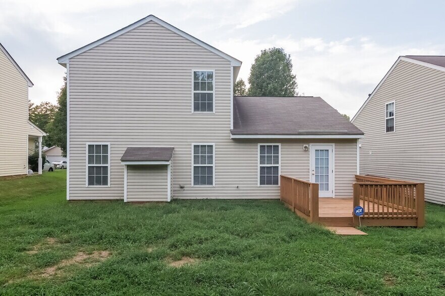 Building Photo - 1028 Jordans Pond Ln