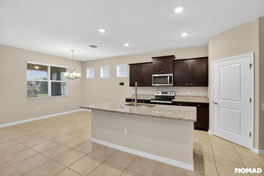 Building Photo - 7833 June Ln