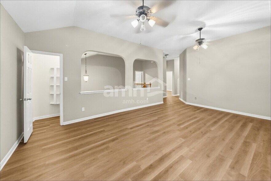 Building Photo - 3007 Valiant Elm St