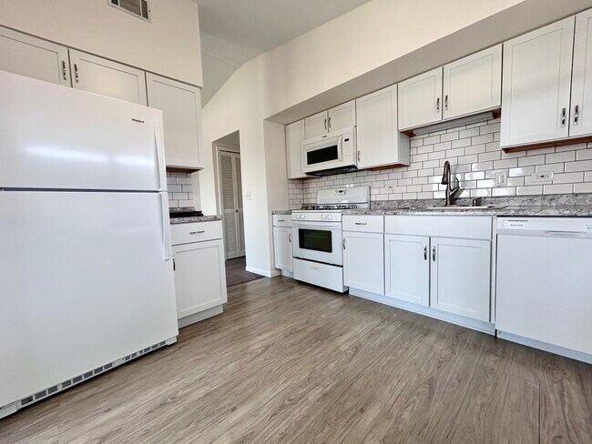 Building Photo - 5820 Wilshire Ct
