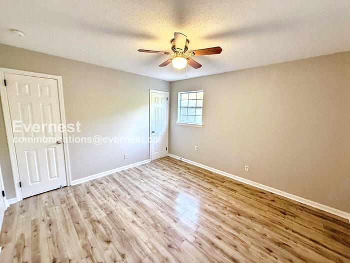 Building Photo - 5473 Pine Rd