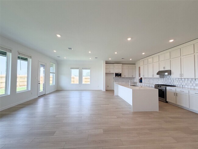 Building Photo - 2503 Pine Bluff Dr