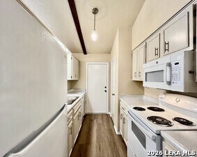 Building Photo - 8211 Creekline Dr